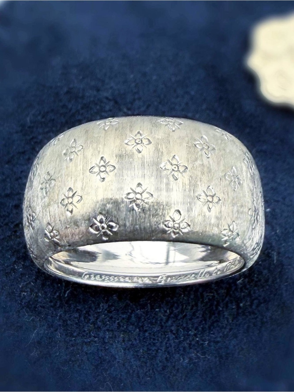 Mario Buccellati Milano Italy 18k White Gold Macri Giglio Etched Brushed Eternel